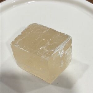 M Honey Calcite Cube